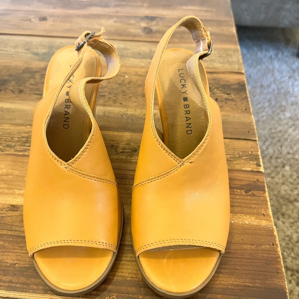 Lucky Brand block stacked heel peep toe shoe - Picture 4 of 7